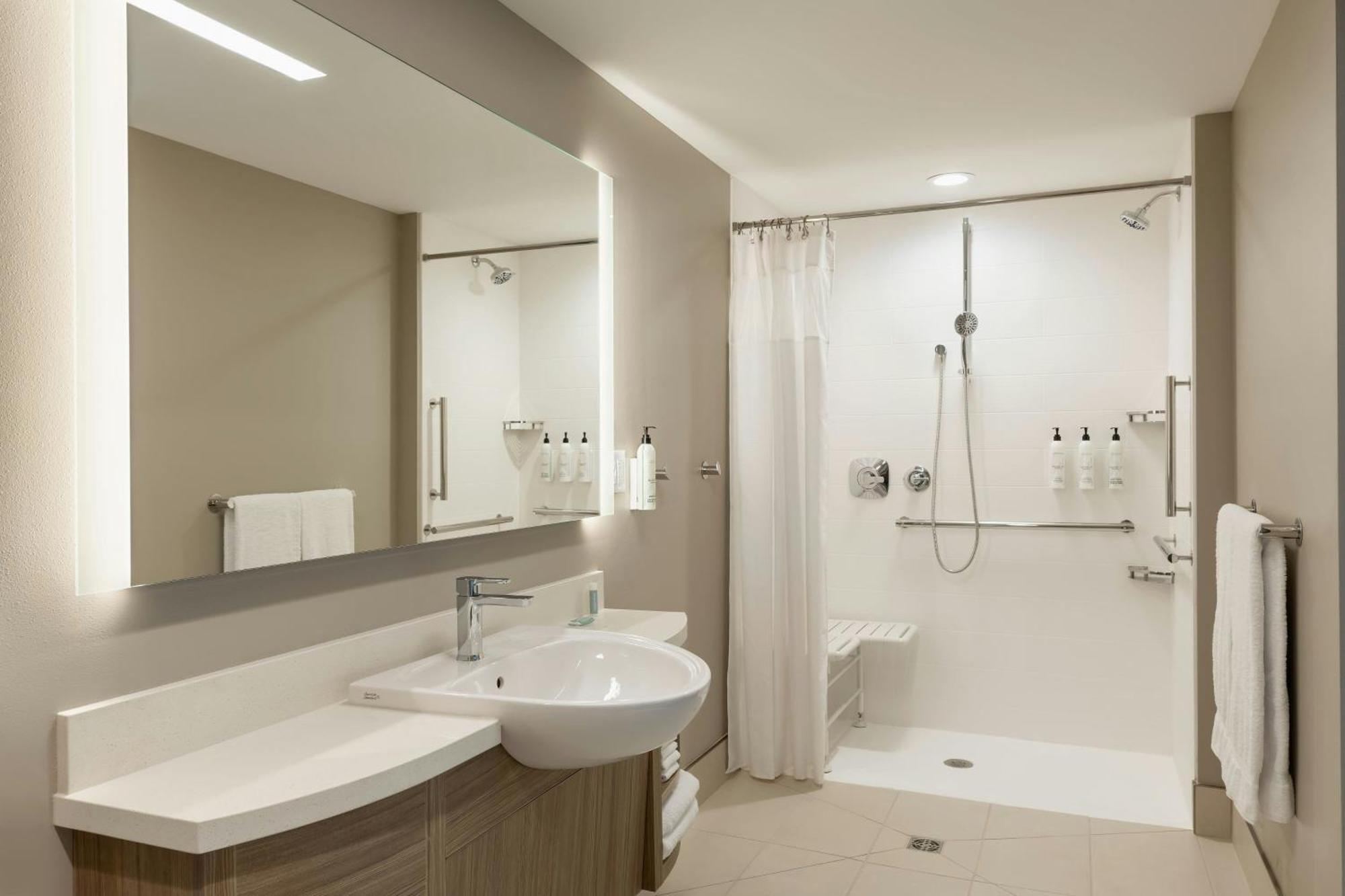 Springhill Suites By Marriott Fargo Esterno foto